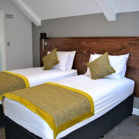 New Park Hotel Кармартън Екстериор снимка
