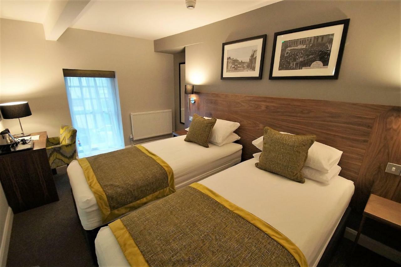 New Park Hotel Кармартън Екстериор снимка