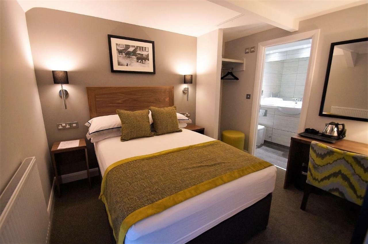 New Park Hotel Кармартън Екстериор снимка