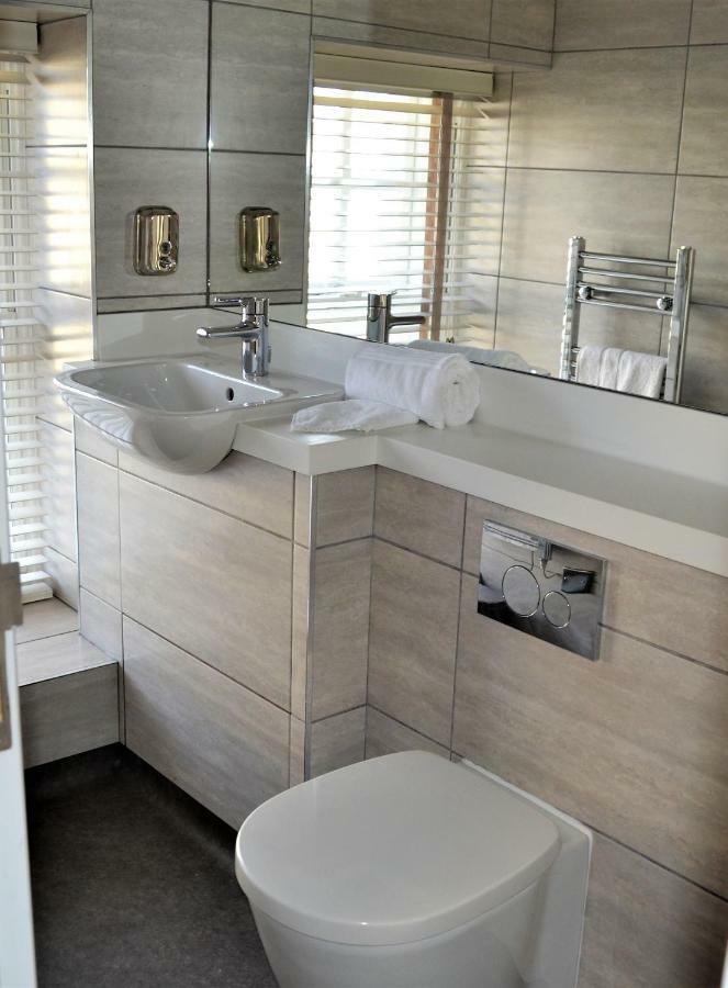 New Park Hotel Кармартън Екстериор снимка
