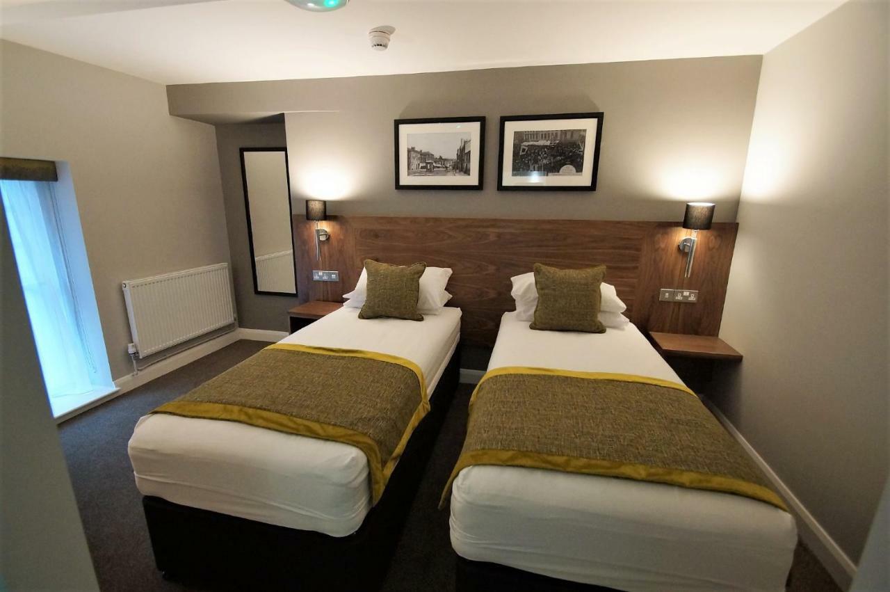 New Park Hotel Кармартън Екстериор снимка