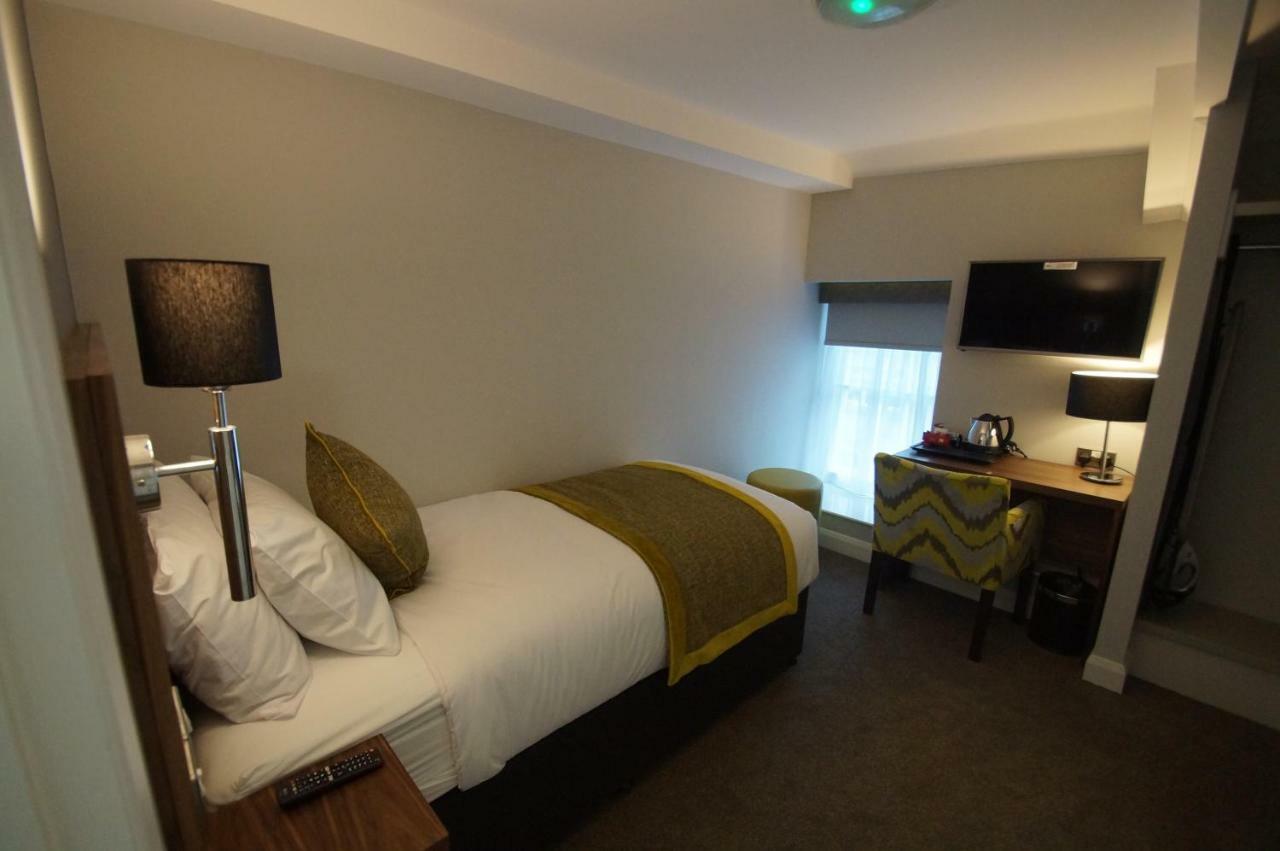 New Park Hotel Кармартън Екстериор снимка